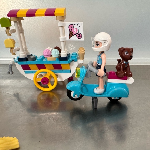 Two used Lego Friends sets. 41389 Ice Cream Cart & 41425 Olivia’s Flower Garden - Picture 8 of 11